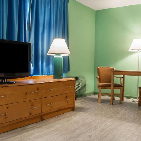 Econo Lodge Buffalo South Blasdell Buitenkant foto