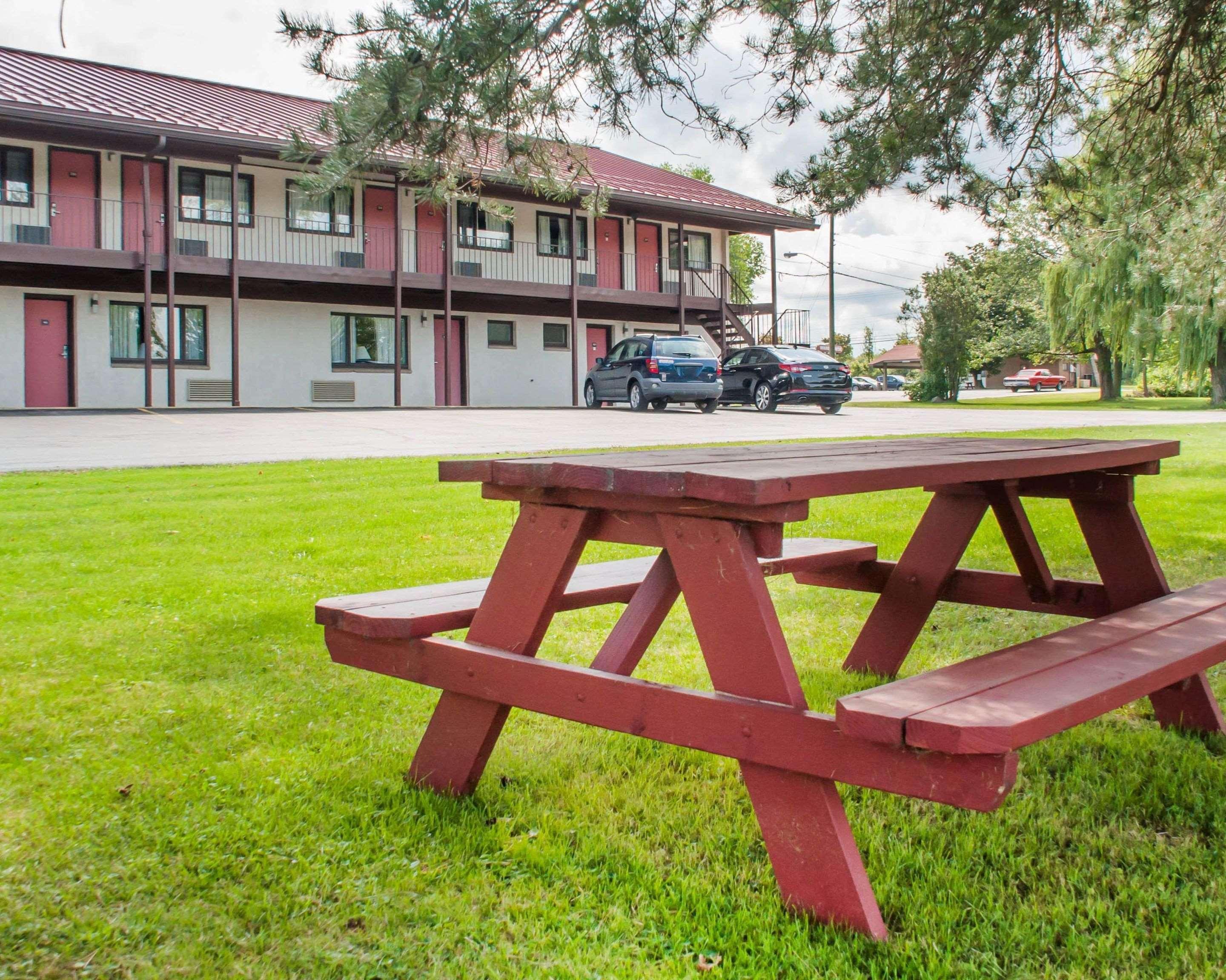 Econo Lodge Buffalo South Blasdell Buitenkant foto