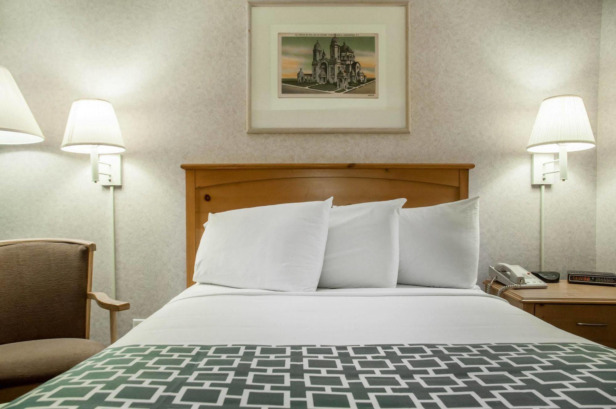 Econo Lodge Buffalo South Blasdell Buitenkant foto