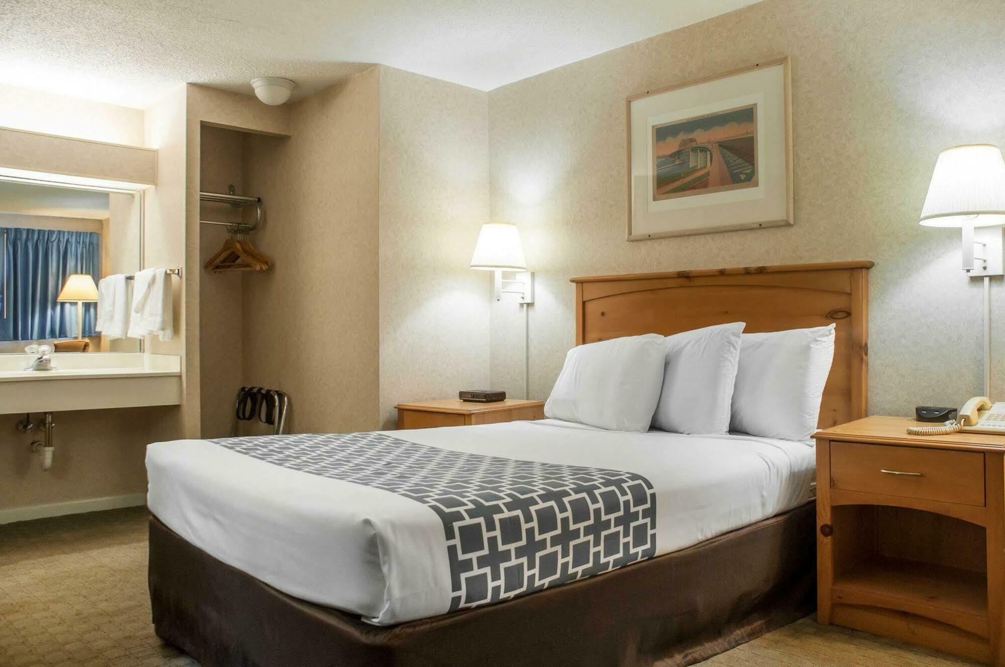 Econo Lodge Buffalo South Blasdell Buitenkant foto